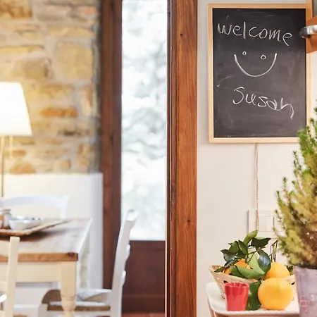 Farmház La Panoramica - Maison De Charme - Casette E Self Catering Per Vacanze Meravigliose!